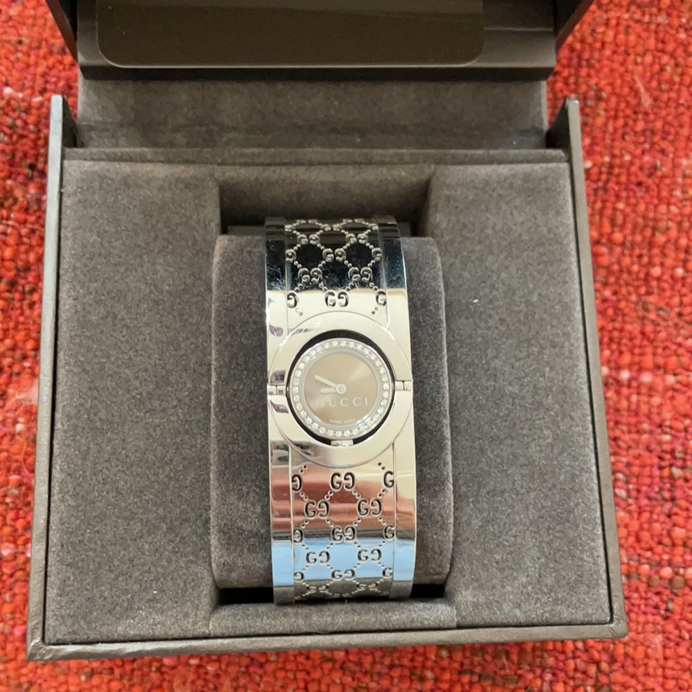 Authentic Gucci Twirl Small Diamond Watch